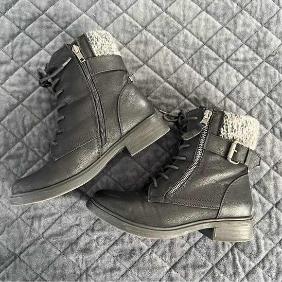 Steve Madden Combat Boots Women Size 7 Black Faux Fur Sock Mimsy Shoe - Picture 6 of 10